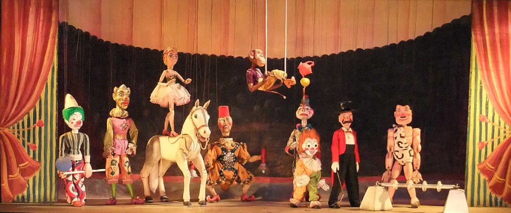 Marionette puppets on stage - subagents controlled by a main agent
